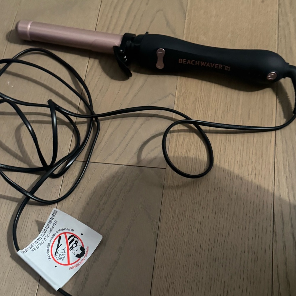 Black and Pink Curling Wand
